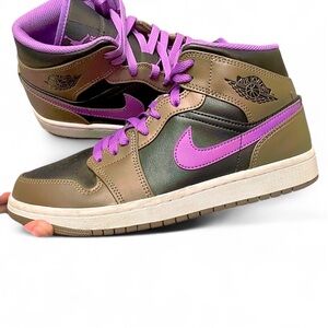 Rare Air Jordan 1 Mid Palomino Purple Sneakers - size 8 Excellent Condition